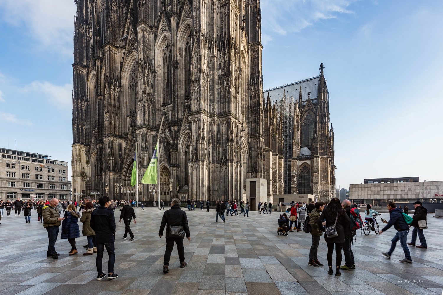 Kölner Dom mit Domplatte - Bauzeit 13.-19. Jahrhundert