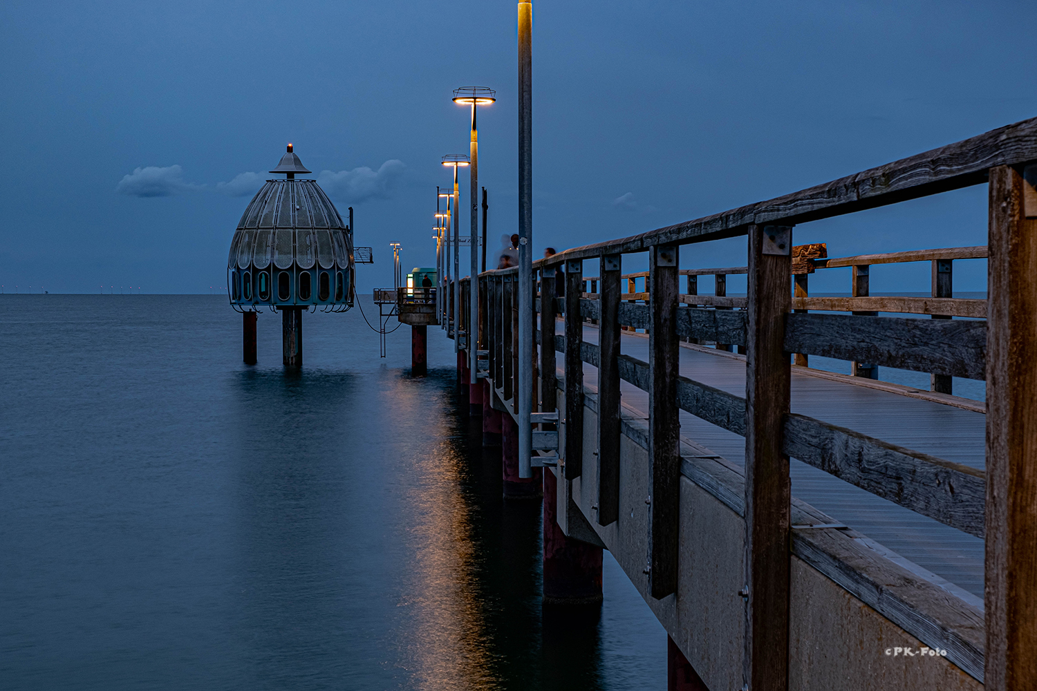 Seebrücke mit Taucherglocke von Zingst