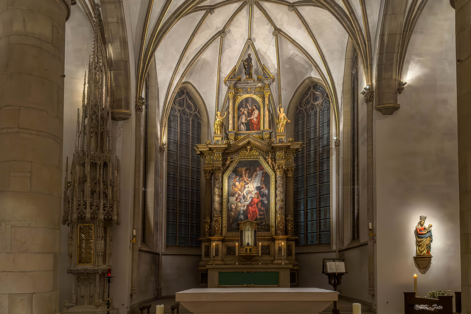 Röm.-Kath. Kirche St. Peter in Recklinghausen, deren Ursprung auf 1247 zurückgeht