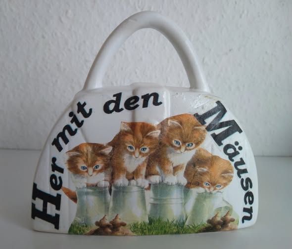 Diese Spardose aus unserem Spendenflohmarkt passt doch hervorragend zu unserer Weihnachtsaktion  :-)  