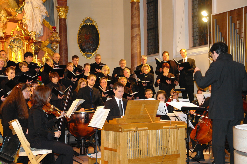 Der Chor mit dem Orchester "Cappella Vivace"