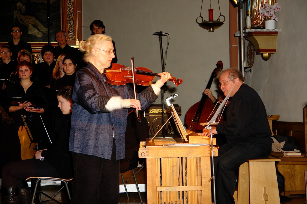 Die Geigerin Odile Meyer-Siat mit dem Organisten Wilfried Busse