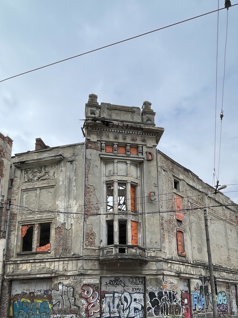 Primii pași în Cinema Marconi, ruina Art Deco de pe Calea Griviței