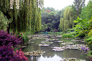 http://www.rueabeille.com/voyage/haute-normandie/giverny/maison/maison.htm　画像元