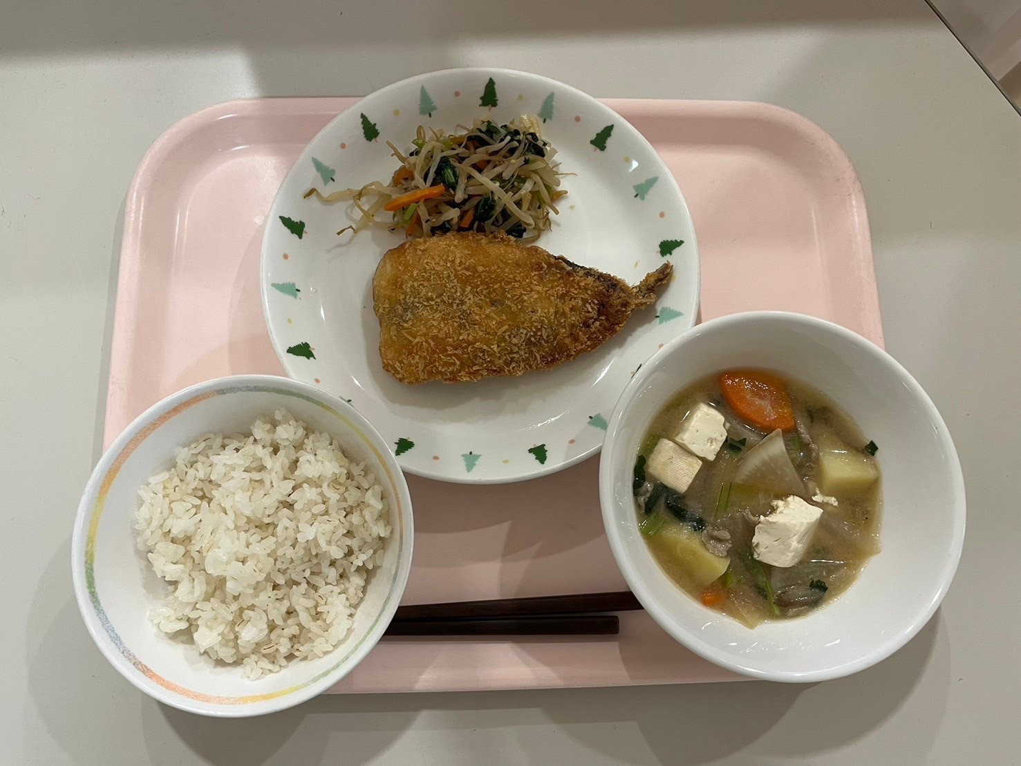 【学級委員会】1年生学級委員会　活動報告『給食試食会』