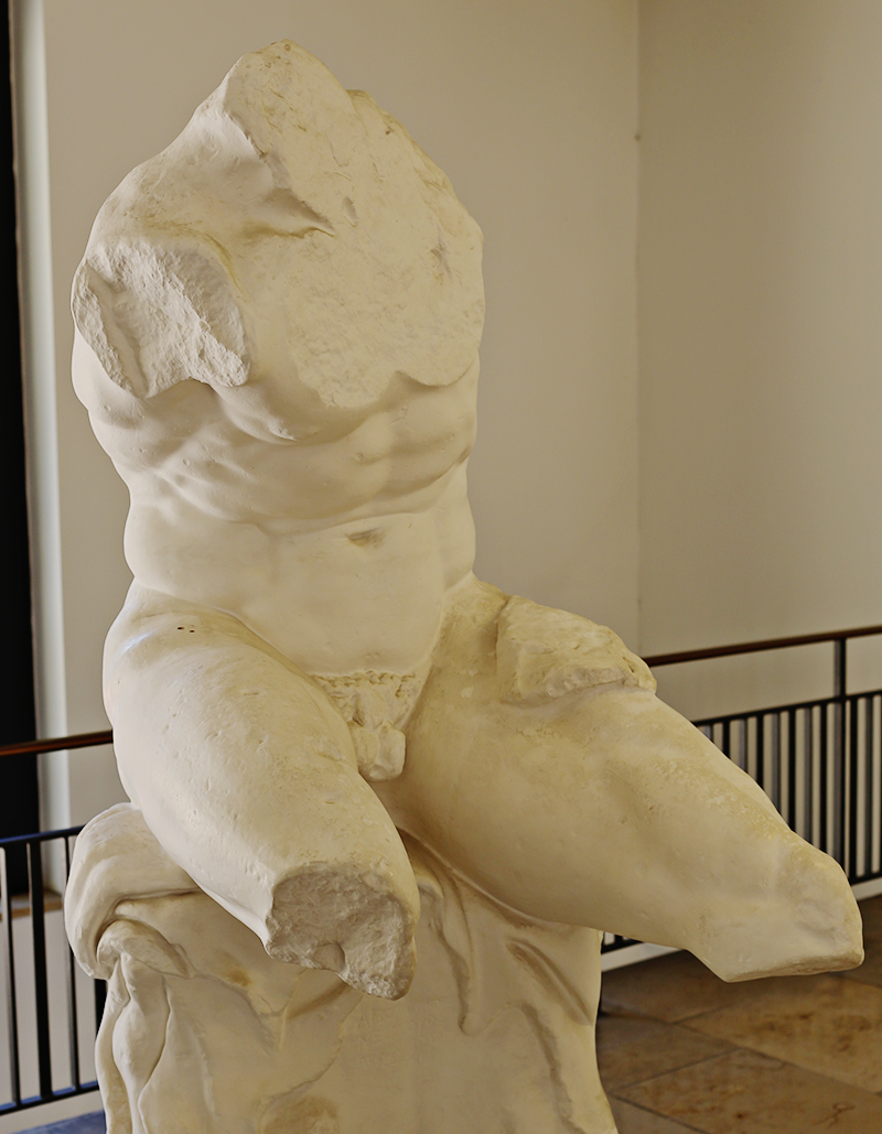 Der Torso vom Belvedere zählt zu den bedeutendsten Skulpturen der Antike. Einer seiner größten Bewunderer war der italienische Renaissancekünstler Michelangelo, durch dessen Werke der Torso heute noch stilprägend ist.