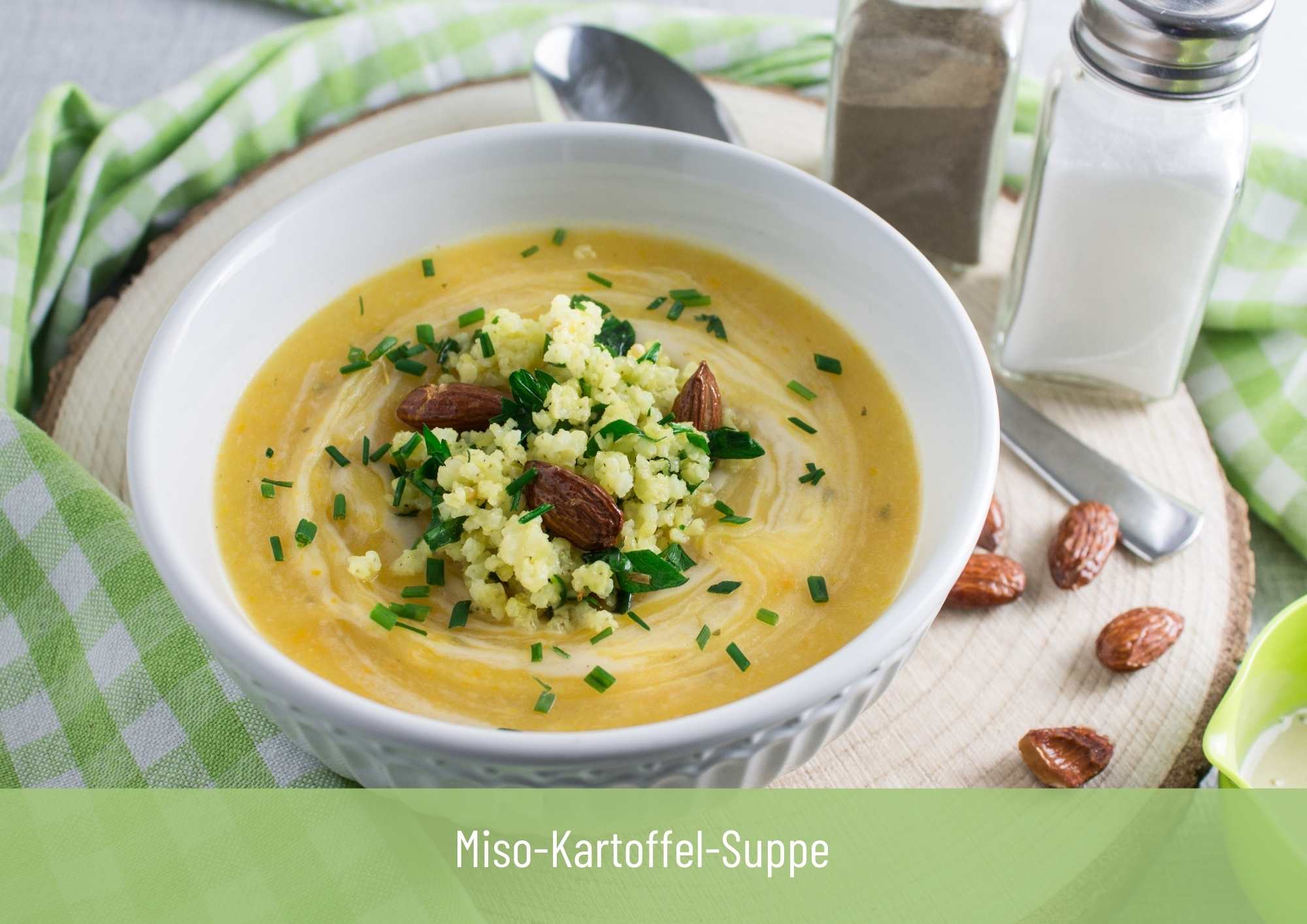 Miso Kartoffel-Suppe mit Knusper-Kräuter-Hirse