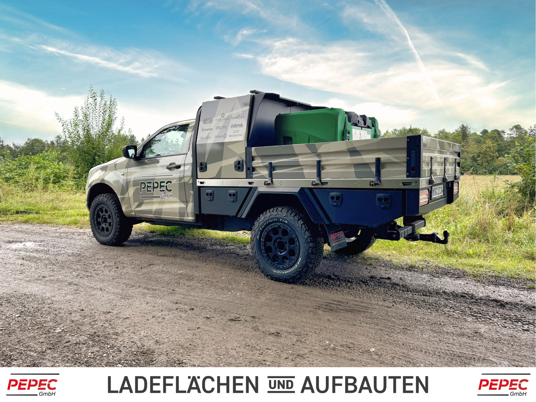 Isuzu D-MAX Single Cab Pickup mit umgebauter Ladefläche, inklusive Basic Box und mobiler Tankstelle für Einsätze im Gelände