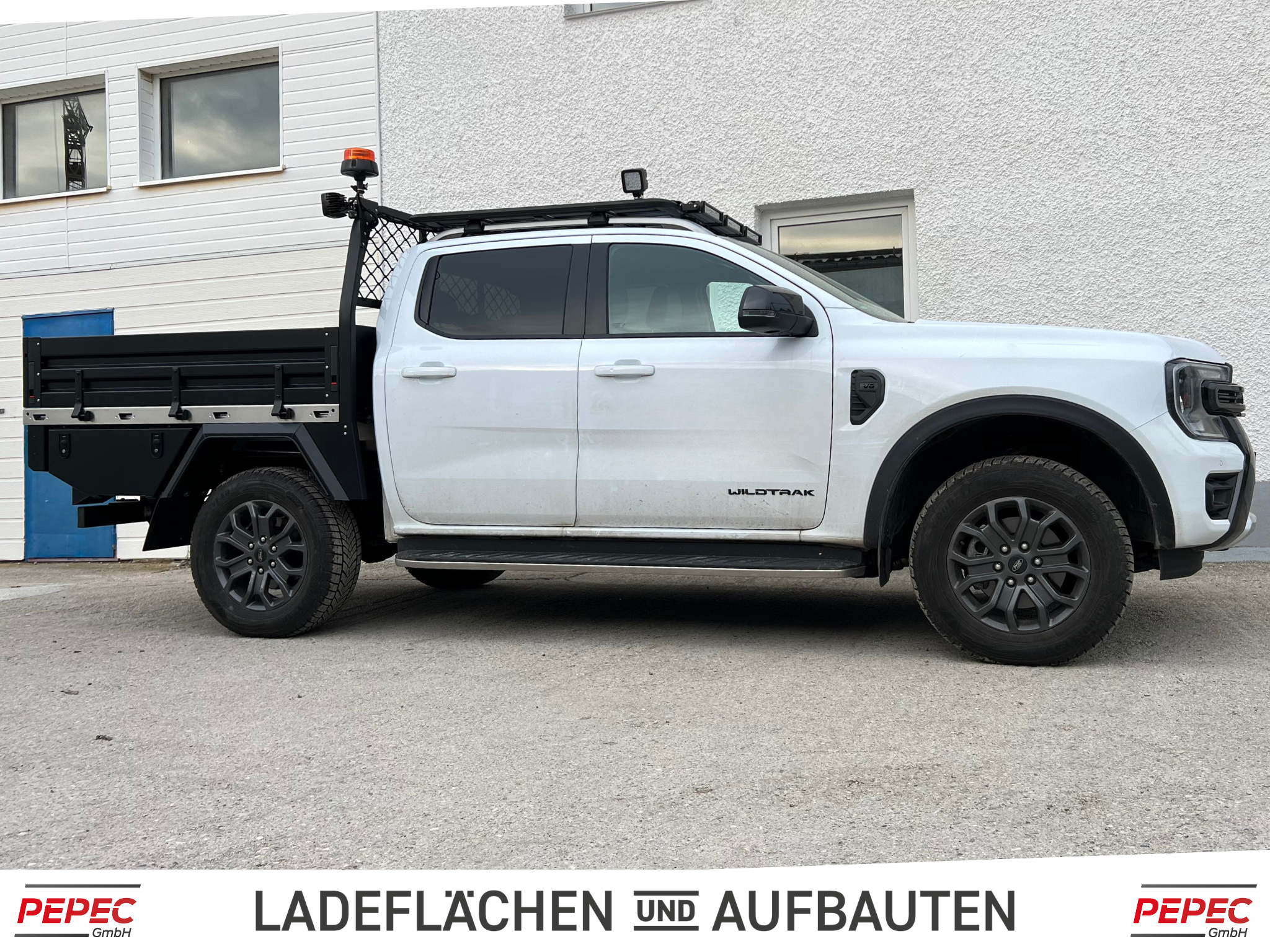 Ford Ranger Doppelkabiner mit PEPEC Ladefläche, Rundumkennleuchten und Zusatzbeleuchtung für Forstarbeiten