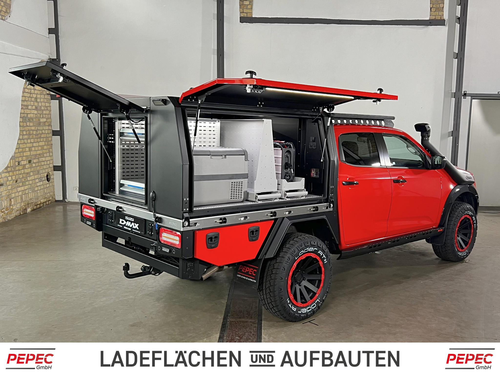 PEPEC Ladefläche mit Absetzbox auf Pickup für flexible Einsätze mit multifunktionalen Innenausbau auf Isuzu D-MAX