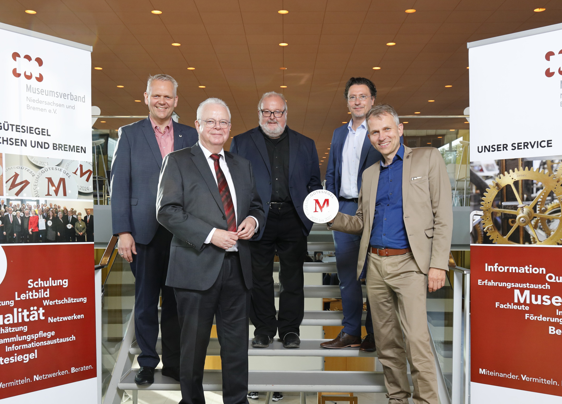 Mit Minister Thümler und Stiftungsdirektor Dr. Janssen bei der Verleihung des Museumsgütesiegels 2021-27