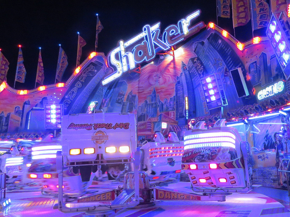© Copyright 2015 Der SHAKER - DAS Jahrmahrkts-/Kirmes-Fahrgeschäft