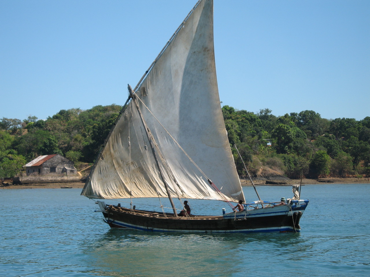 pirogue à voile à Nosy Bé