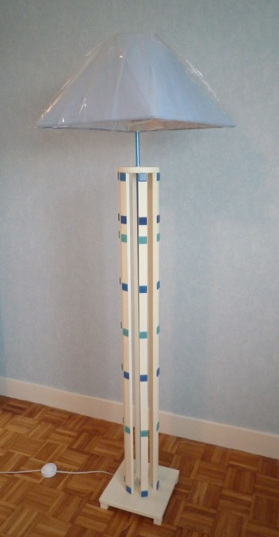 Lampe céramiques bleues (H totale 170 cm)