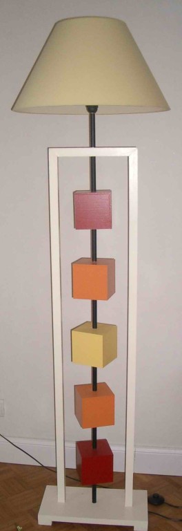 Lampe cubes bois colorés (H totale:175cm)