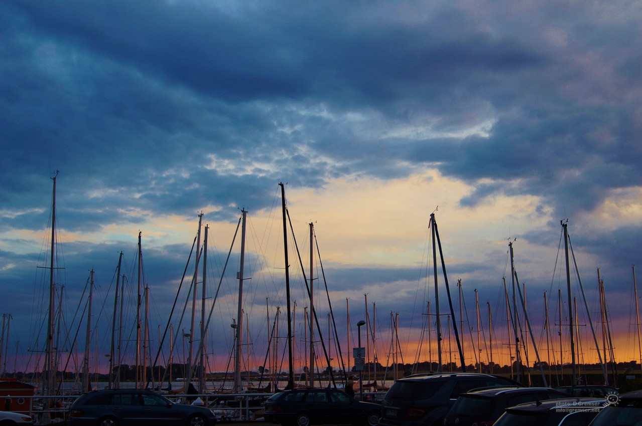 Abendliche Hafenstimmung an der Ostsee