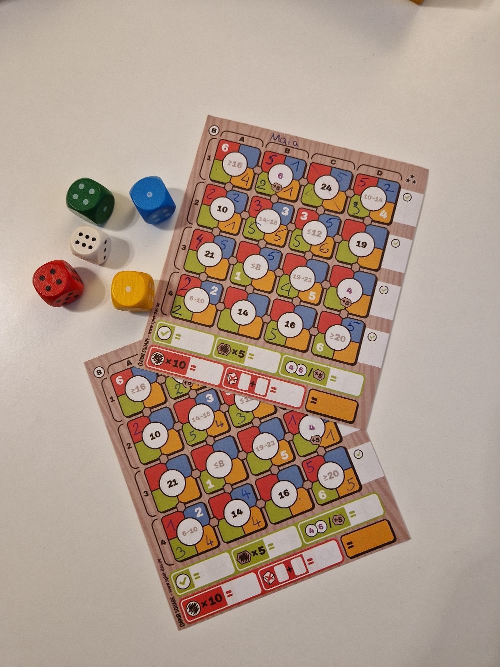 Colour Square Spielplan und Würfel