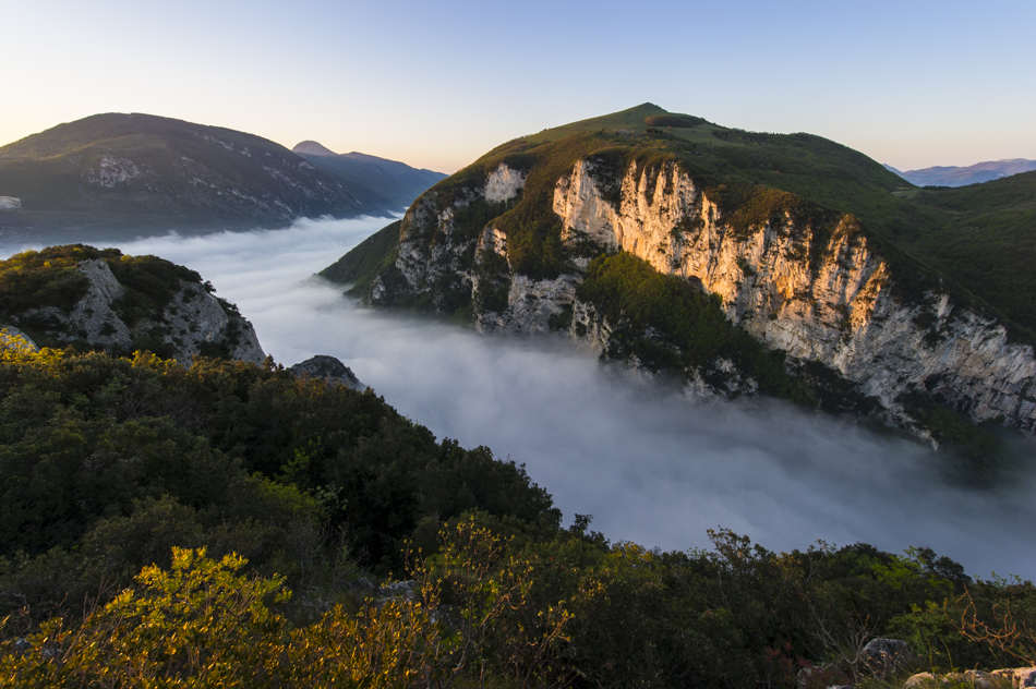 Pasqua 2020:Trekking nel Parco naturale della Gola della Rossa e di Frasassi - Forestalp Tour Operator Educazione Ambientale e Turismo Attivo nei Parchi delle Marche
