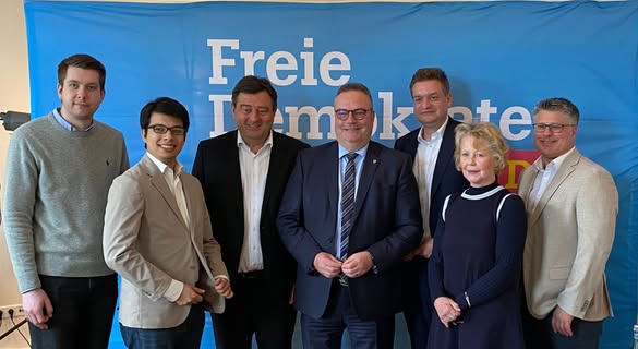 Gruppenfoto (v.l.): Tom Roehl, Andé Buttler, Mathias Richter, Bodo Klimpel, Michael Breilmann, Pia Stuhler und Dr. Christian Leson.