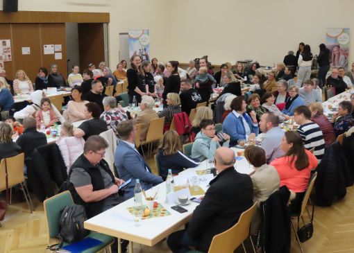Das Publikum darf mitverkosten und verfolgt gespannt den Wettbewerb