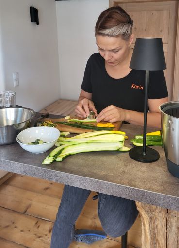 Konzentriertes Arbeiten im Team Back-Rebellinnen
