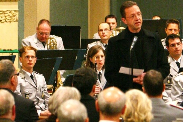 Rückblick 26.11.2014: Pfr. Dr. Dreesmann wirbt in seiner Kirche für das Militär.