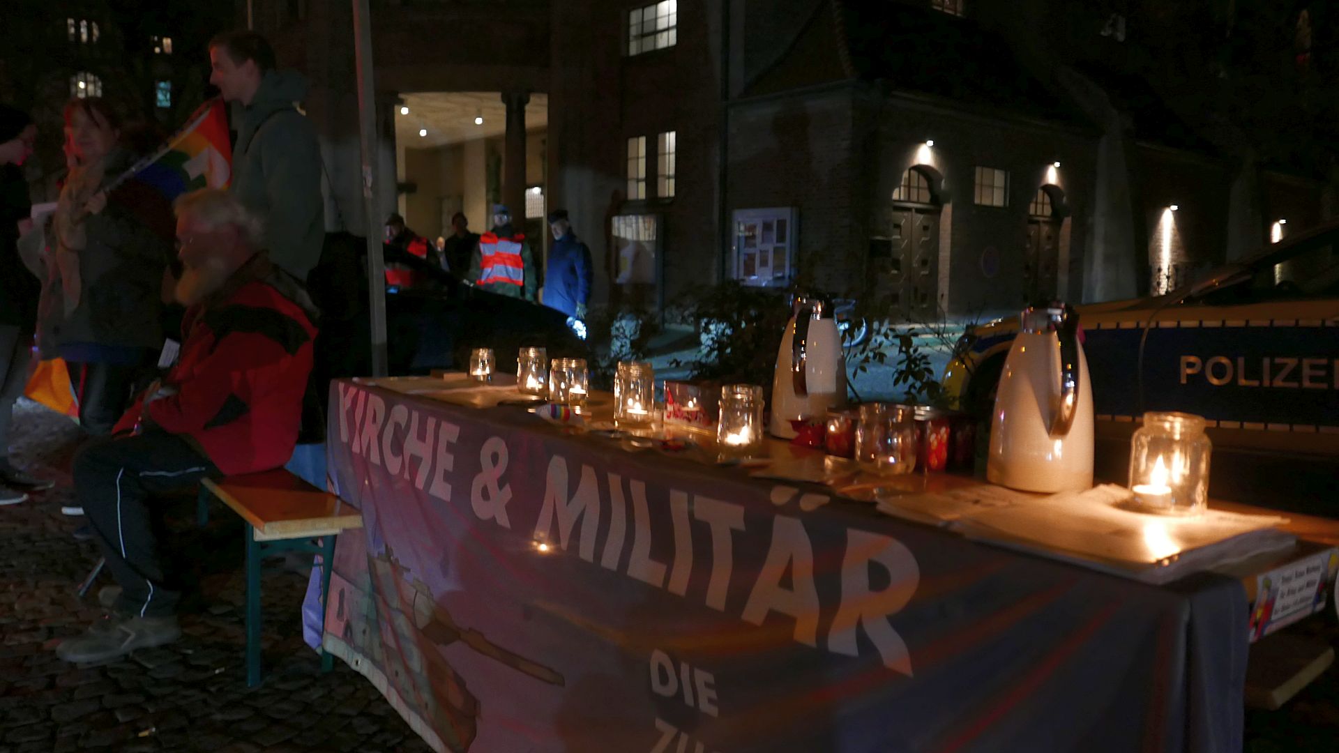 20181206 vor Pauluskirche Ulm - Büchertisch