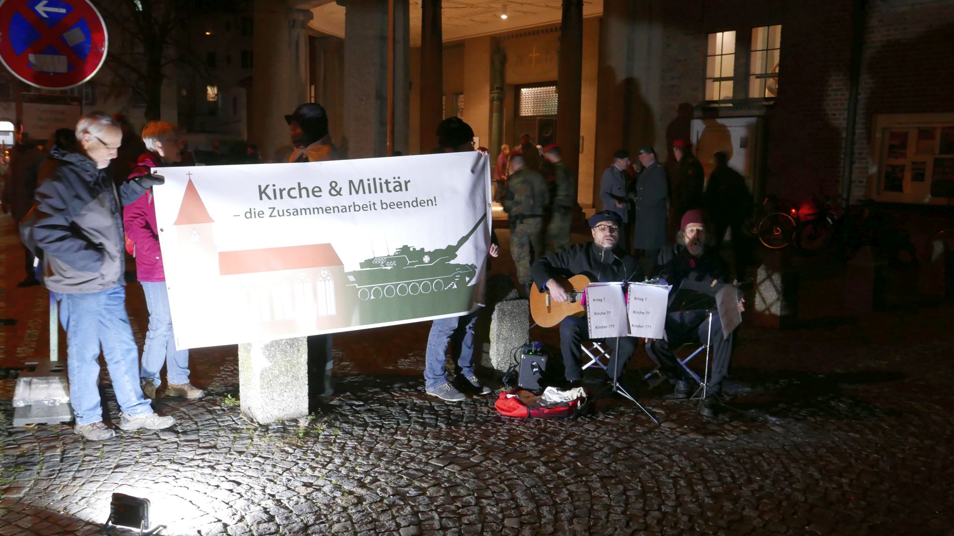 20181206 vor Pauluskirche Ulm - beleuchtetes Banner