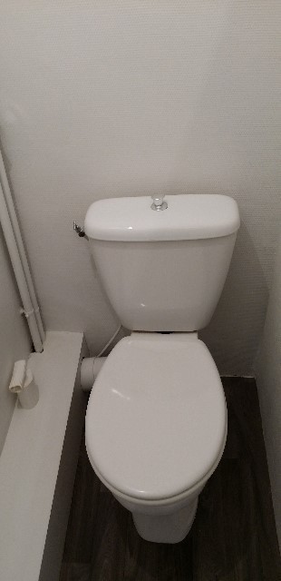 Cabinet de toilettes indépendant à l'étage