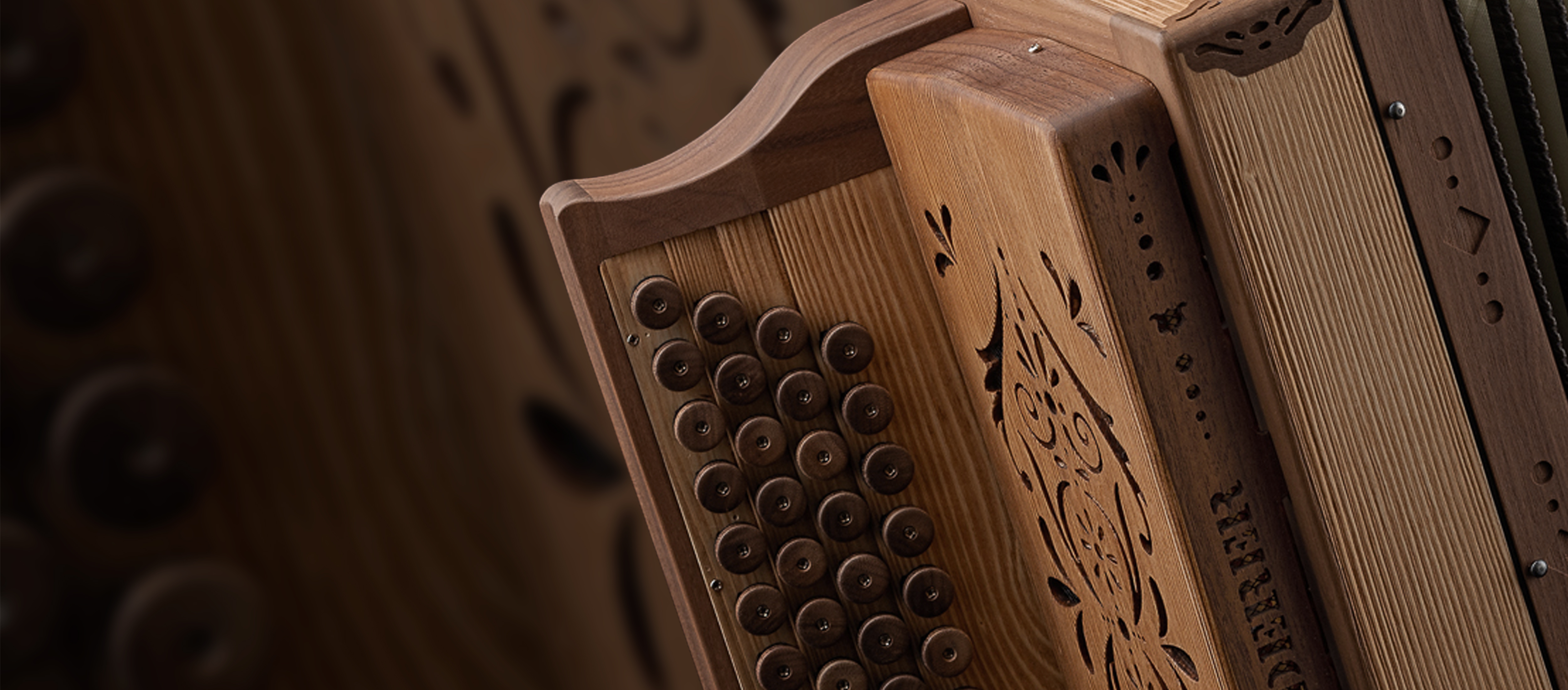 Steirische Harmonika von Landerer Die Harmonika aus massivem Holz. - Steirische Harmonika ...