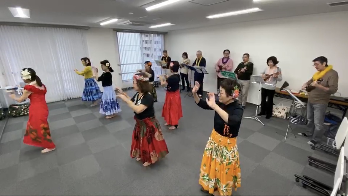 フラダンスのレッスン風景