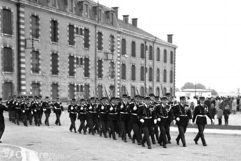 29 octobre 1964, l'escadron fête son installation dans le casernement de PITHIVIERS