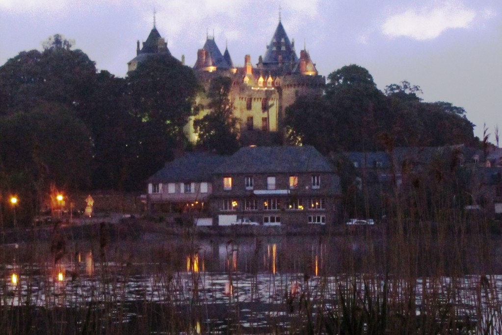 Schloss und See by Night