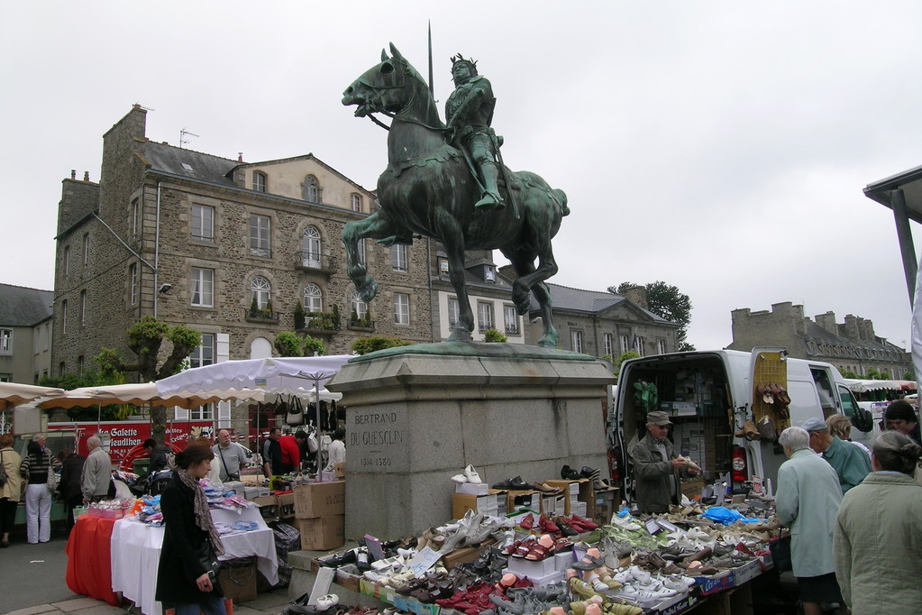 6. Tag: Dinan - Reiterstandbild von Bertrand Du Guesclin