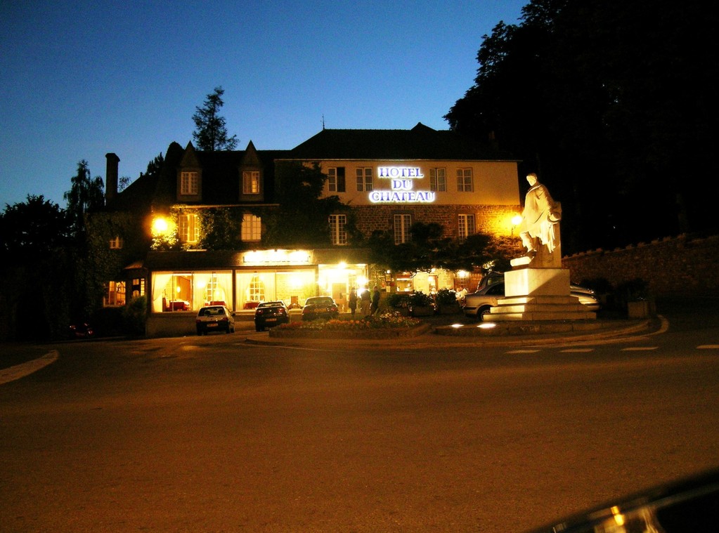 Hotel Du Chateau by Night