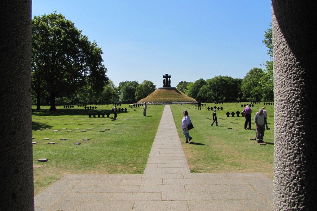 3. Tag: Deutscher Soldatenfriedhof La Cambe