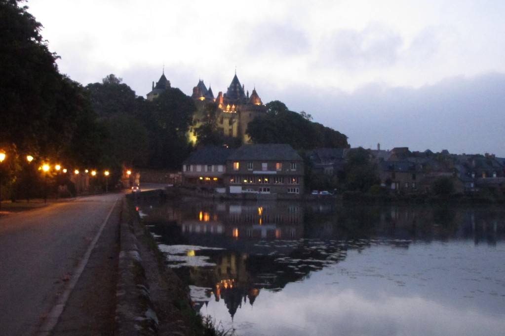 Schloss und See by Night