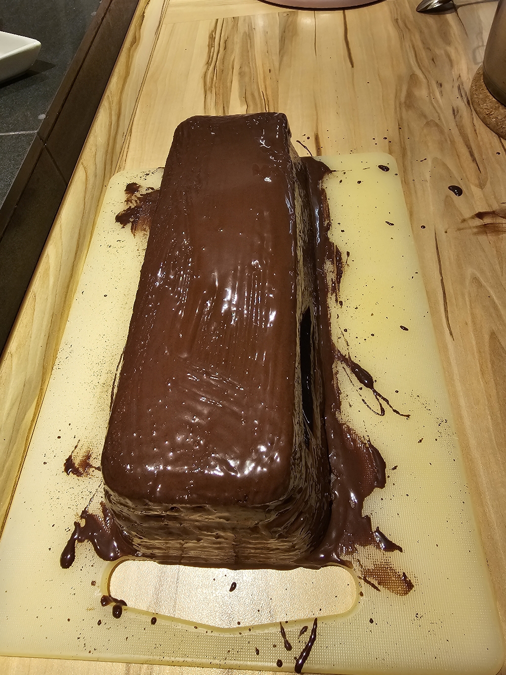 Glasierter Baumkuchen mit Schokoladenglasur