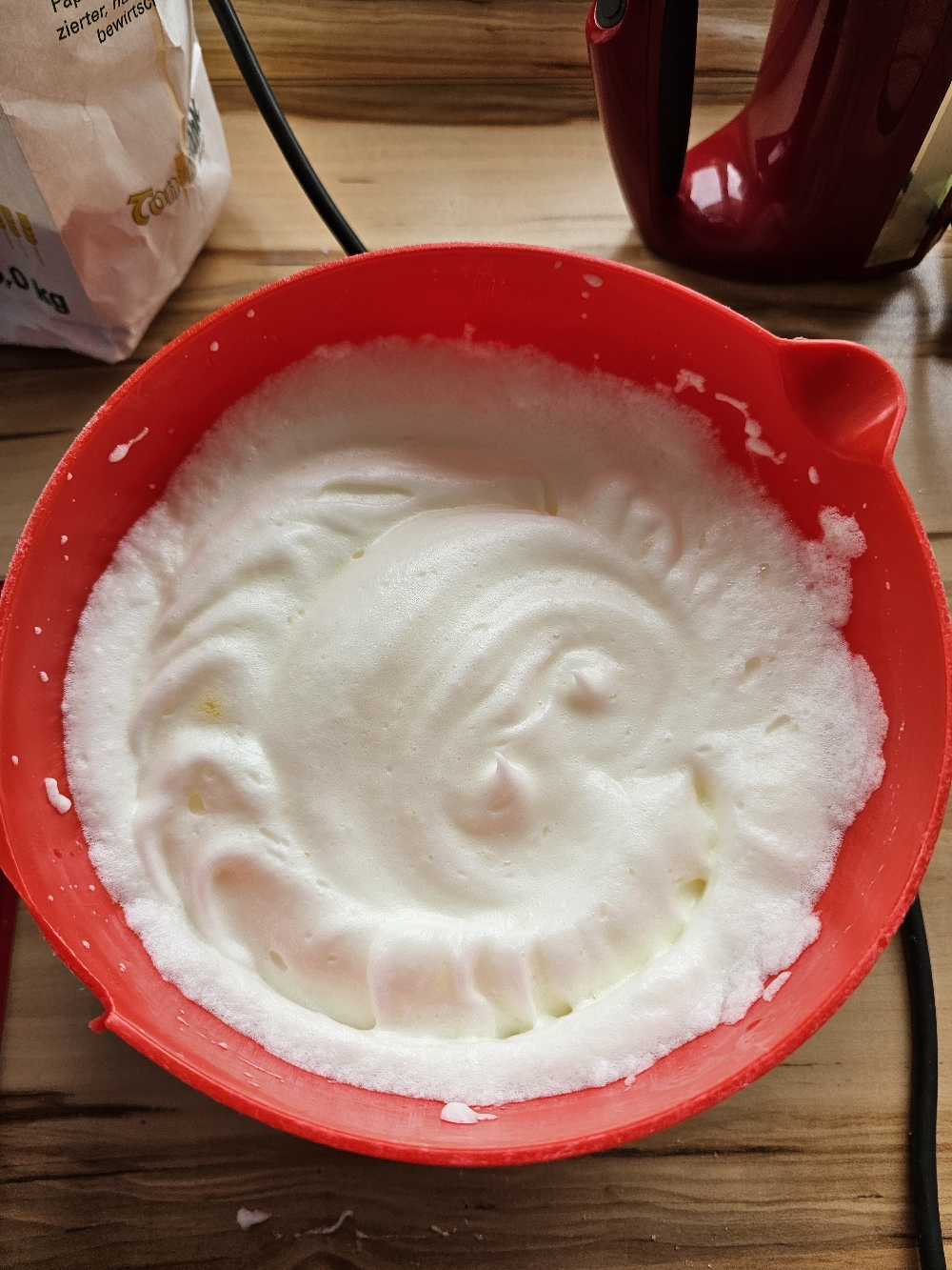 geschllagener Eischnee für Rüblischnitten