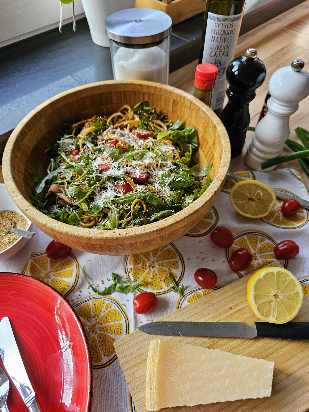 Spaghettisalat mit Schinken - der beste Salat für Grillabende