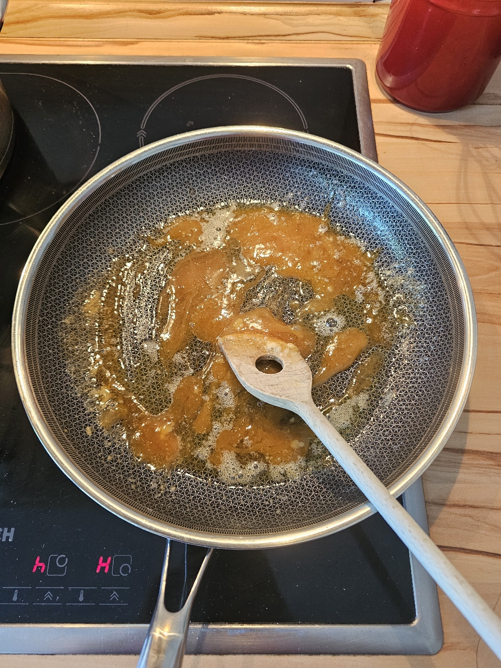 Zucker karamellisieren in der Onyx Hybrid Pfanne