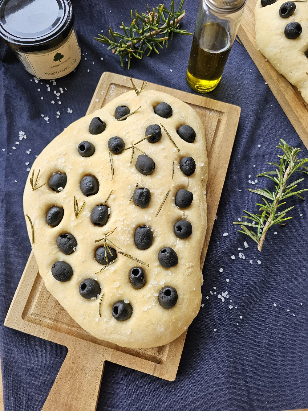 Oliven Focaccia - einfaches italieneisches Rezept wie aus Italien