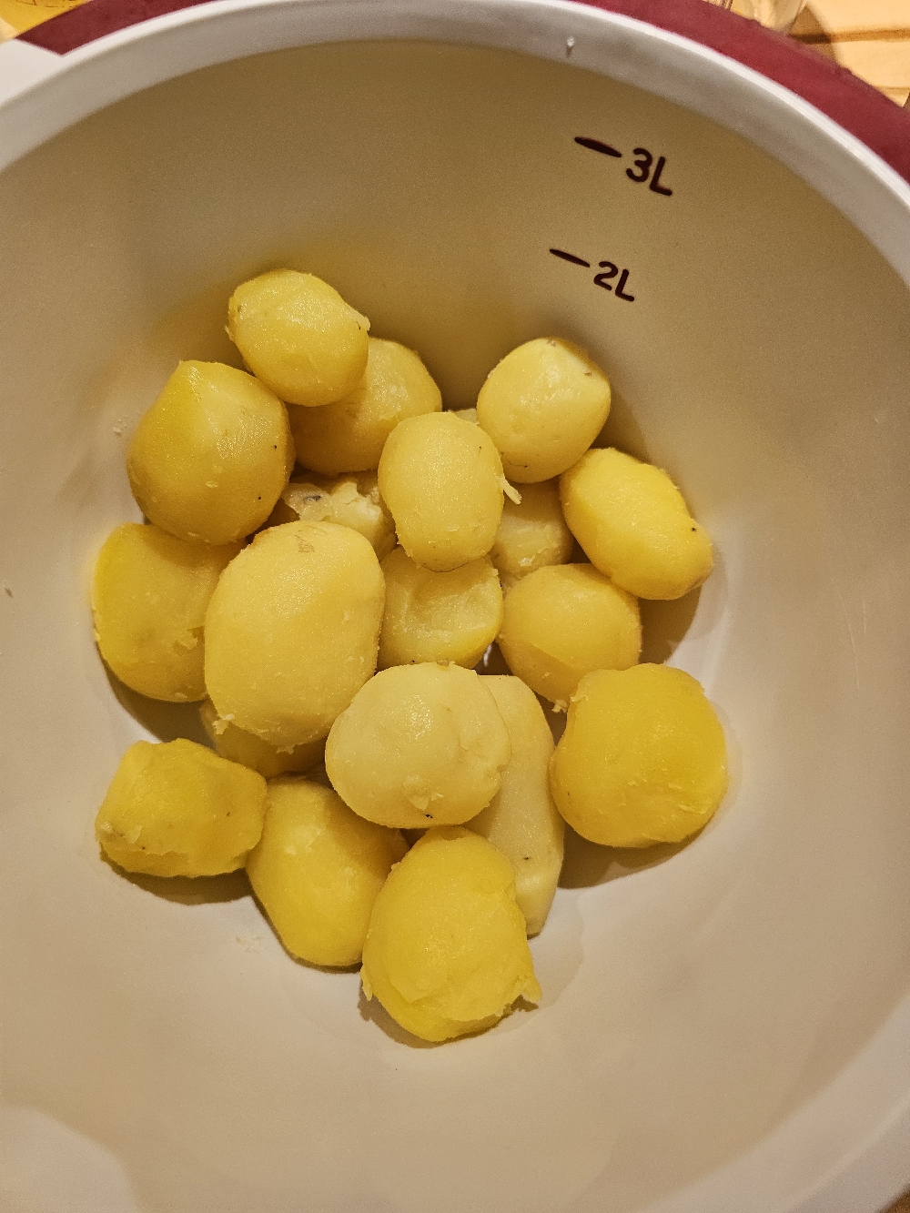 Fertig gekochte Kartoffeln für Kartoffelknödel