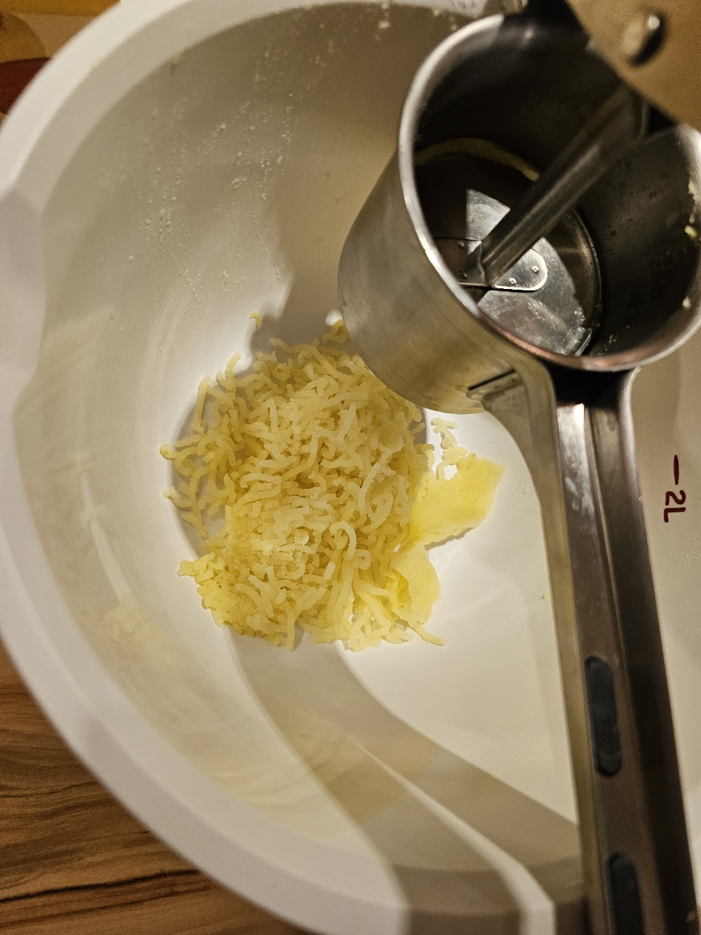 Kartoffeln in der Kartoffelpresse
