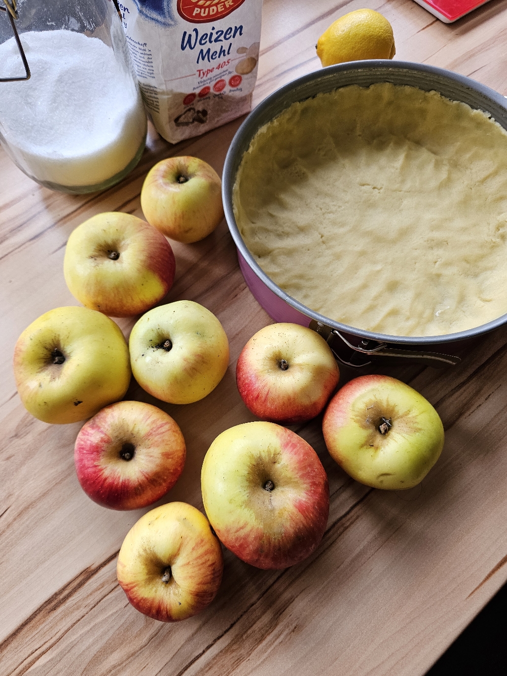 Äpfel vorbereiten für Apfelkuchen