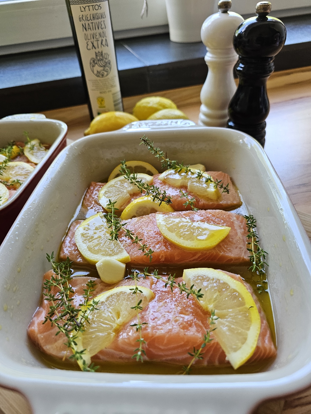 Zitronenlachs in der Marinade