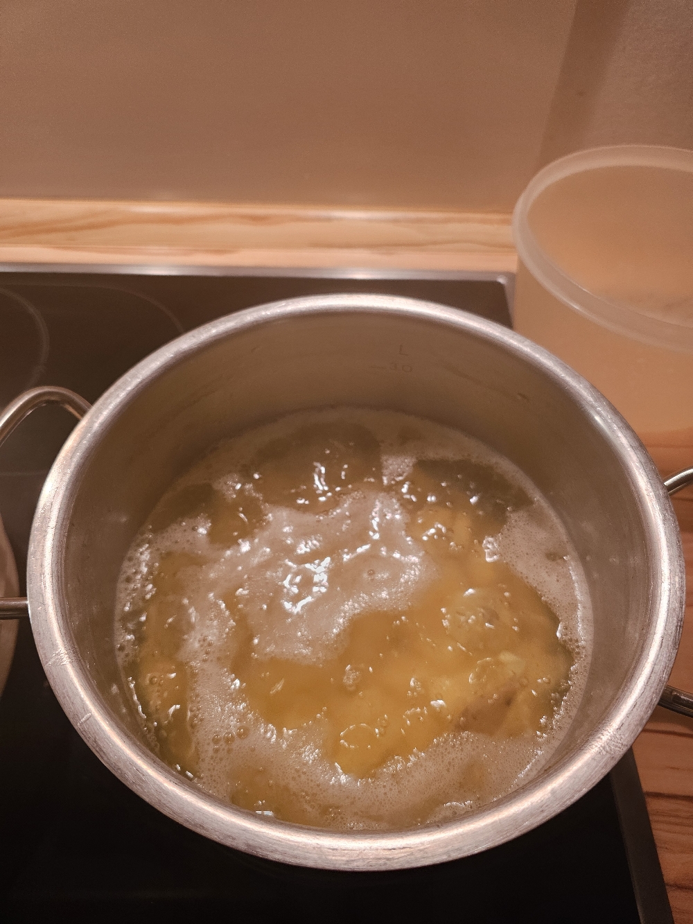 Nudeln für Älplermagronen kochen