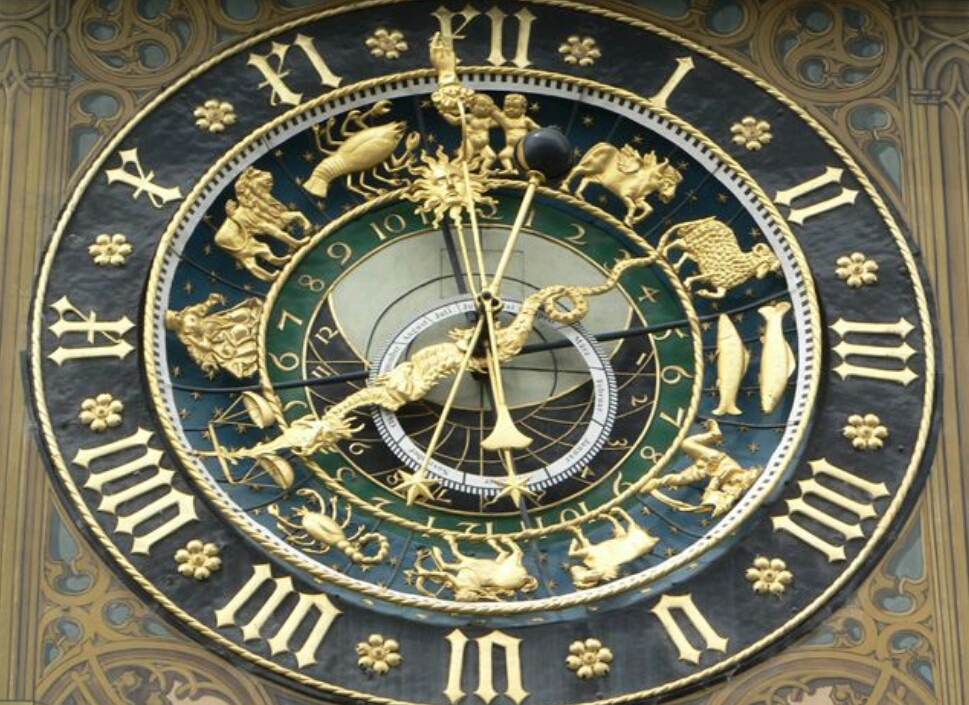 Astronomische Uhr. Sehr komplex und ohne Anleitung kaum zu verstehen