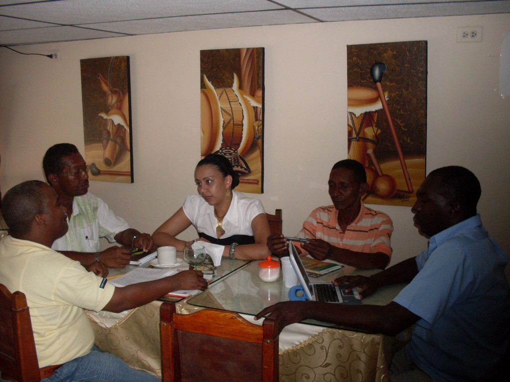 REUNION CON CONSULTORES IRI SOBRE POLITICAS PUBLICAS