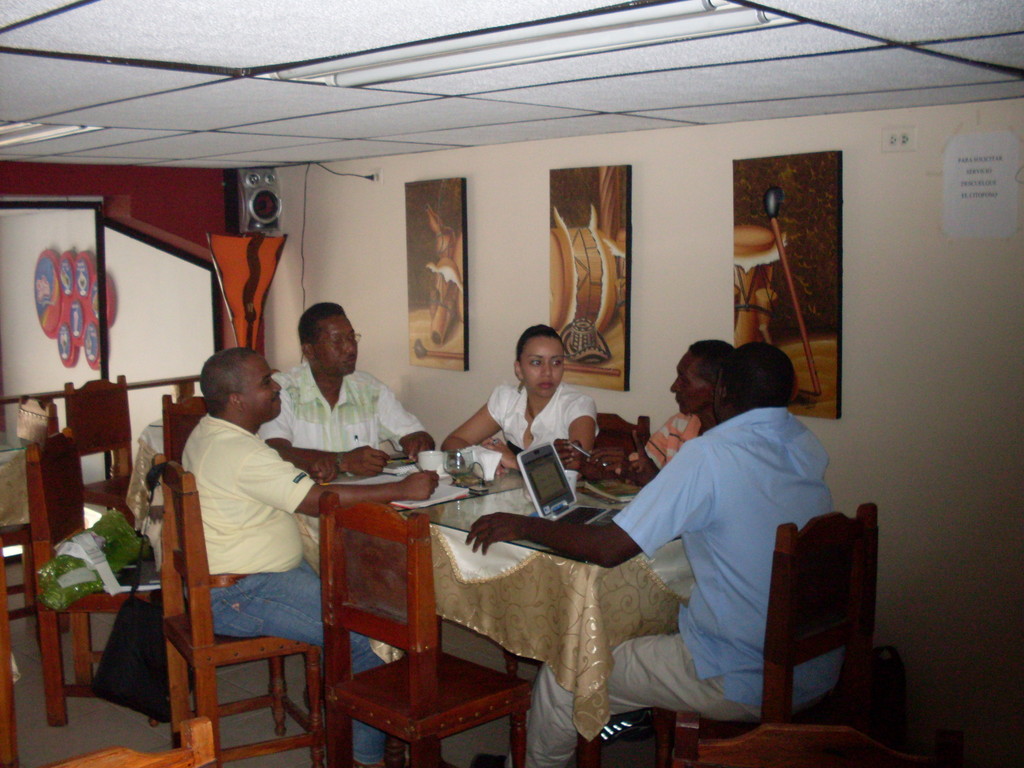 REUNION CON CONSULTORES IRI SOBRE POLITICAS PUBLICAS